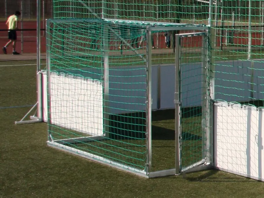 Soccer-Fußballtore mit Eingangstür, rückansicht