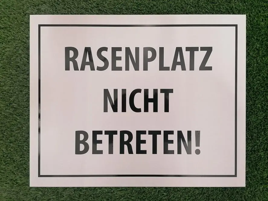 Hinweisschild, Rasen nicht betreten