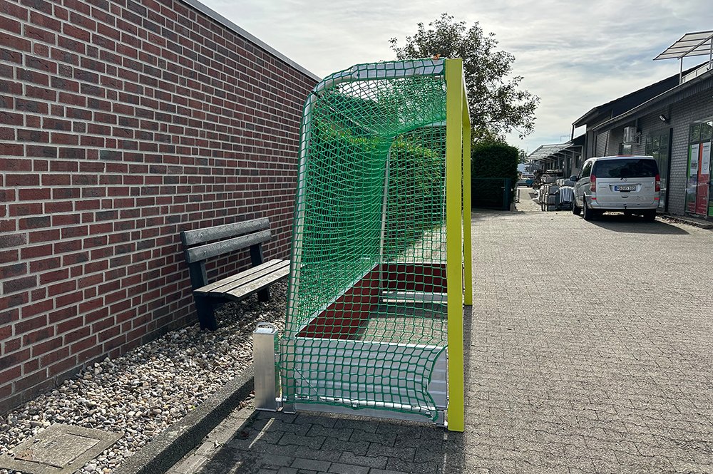 Schäper Hallenhockeytor, klappbar, mit Bande, Seitenansicht