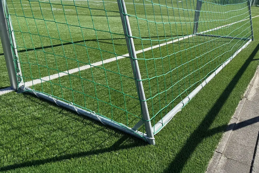 s Kleinfeld-Fußballtor, 6-teilig zerlegbar, Detail Teile verschrauben