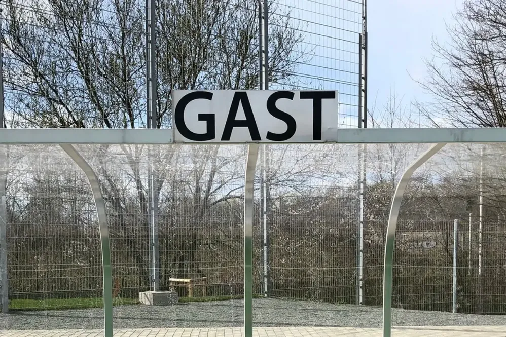 Schild "Gast" für Spieler- und Betreuerkabinen