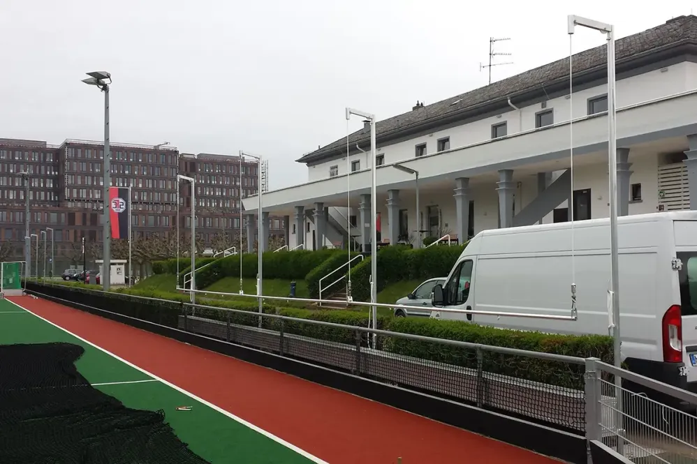 Schäper Ballfangzaun "Komfort" aus Aluminium, Netz absenkbar