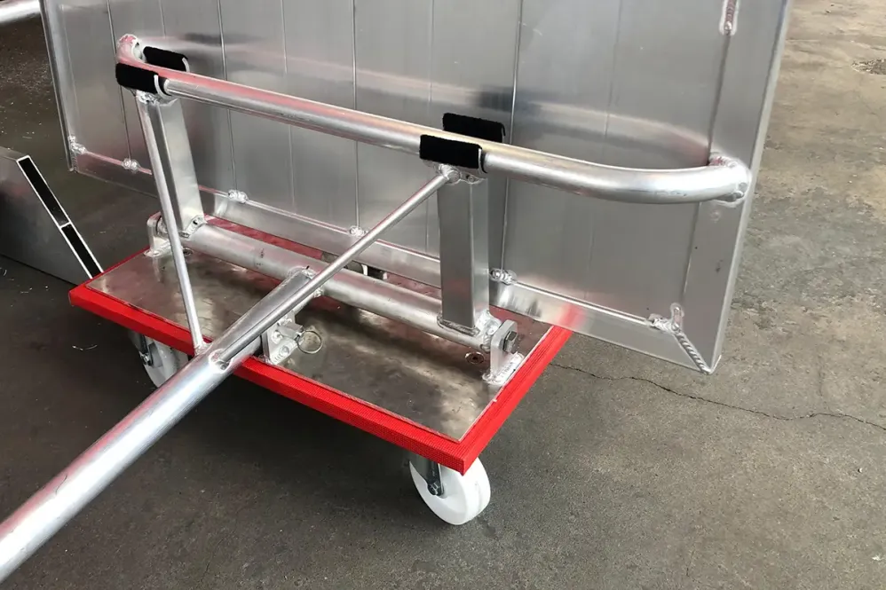 Hubwagen mit Hebelarm für Spielerkabinen, Detail Außenseite