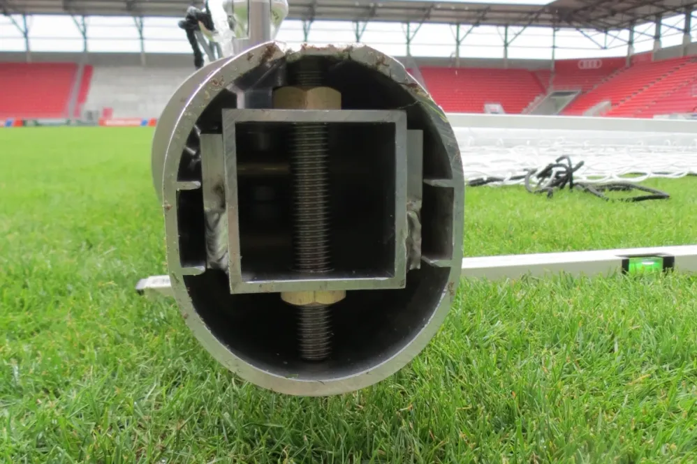 Adapter zur Neigungseinstellung von Fußballtoren Typ 1 oder Typ 2 in Hülsen