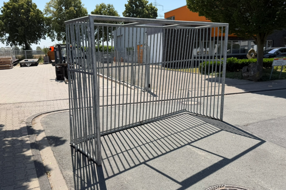 Bolzplatz-Fußballtor "Unbreakable", Stahl mit Basketballaufsatz B-Ware