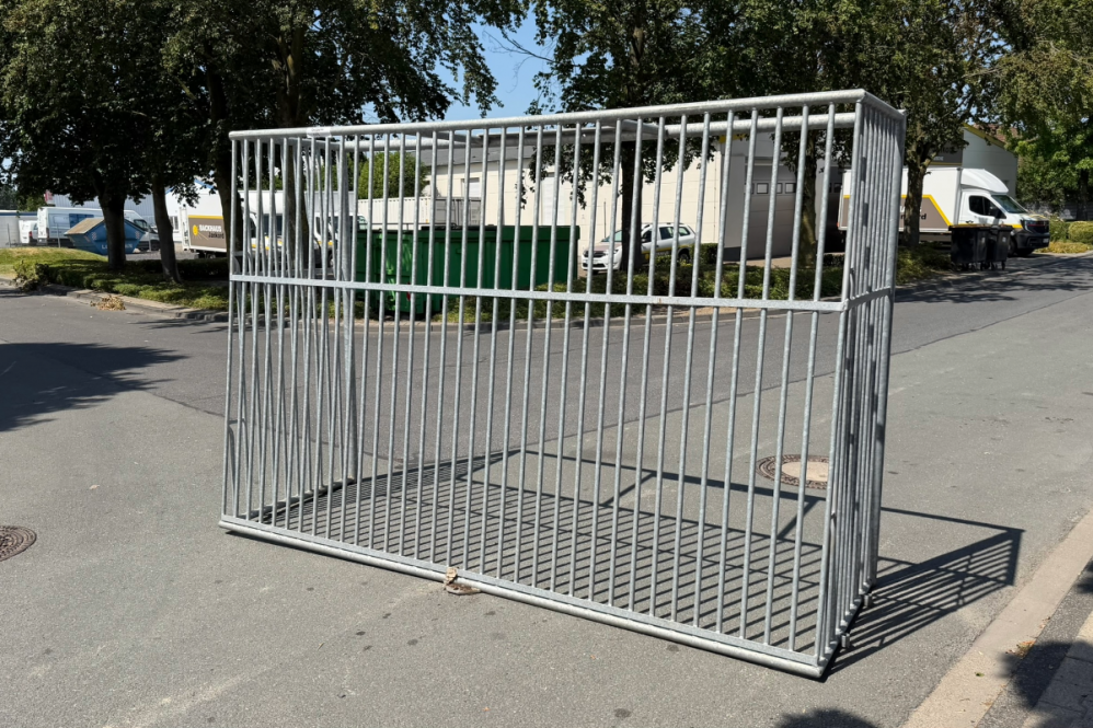 Bolzplatz-Fußballtor "Unbreakable", Stahl mit Basketballaufsatz B-Ware