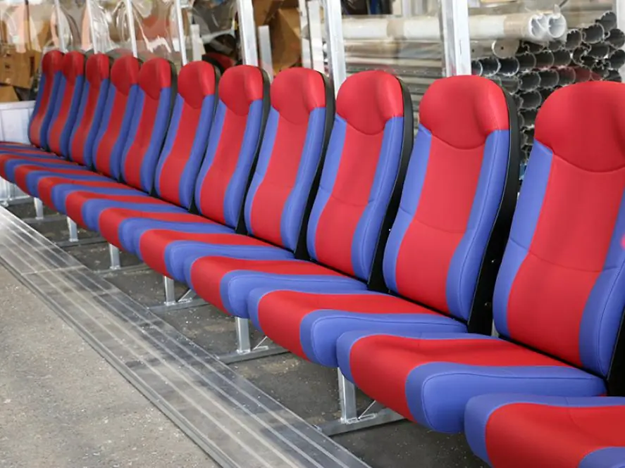 Sportsitze für Spielerkabinen