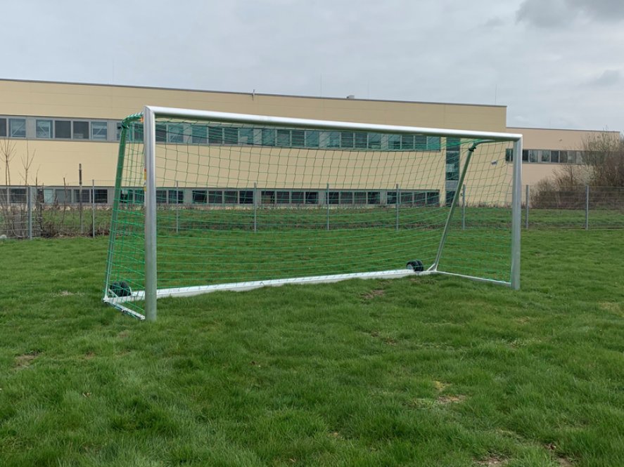 Jugendfußballtor "Pure all inclusive" mit befüllbarem Gewichten und Rädern, vollverschweißt