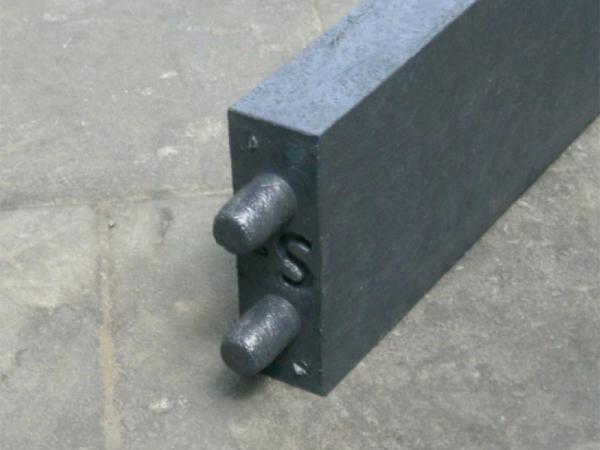 Prallschutzbohle aus recyceltem Kunststoff