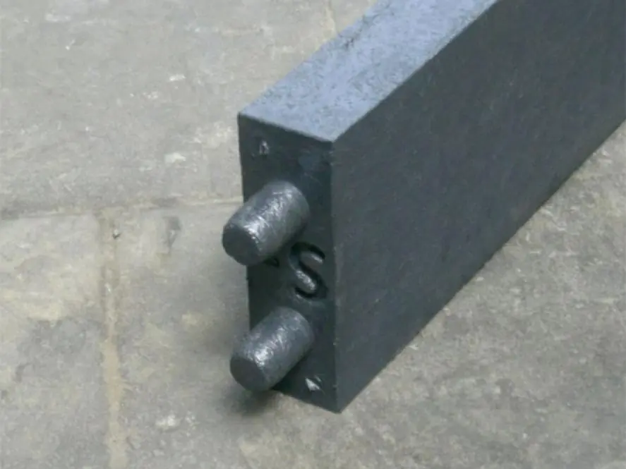 Prallschutzbohle aus recyceltem Kunststoff