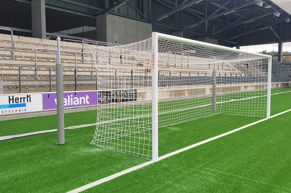 Bodenrahmen „Competition“, Auslage 2,0m, komplett in den Boden integriert.