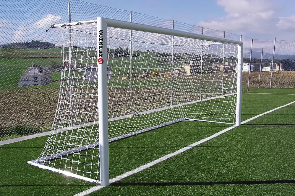 Eckverschweißtes Jugendfußballtor, Typ 2, mit Netzstangen, in Hülsen stehend Eckverschweißtes Jugendfußballtor, Typ 2, mit Netzstangen, in Hülsen stehend