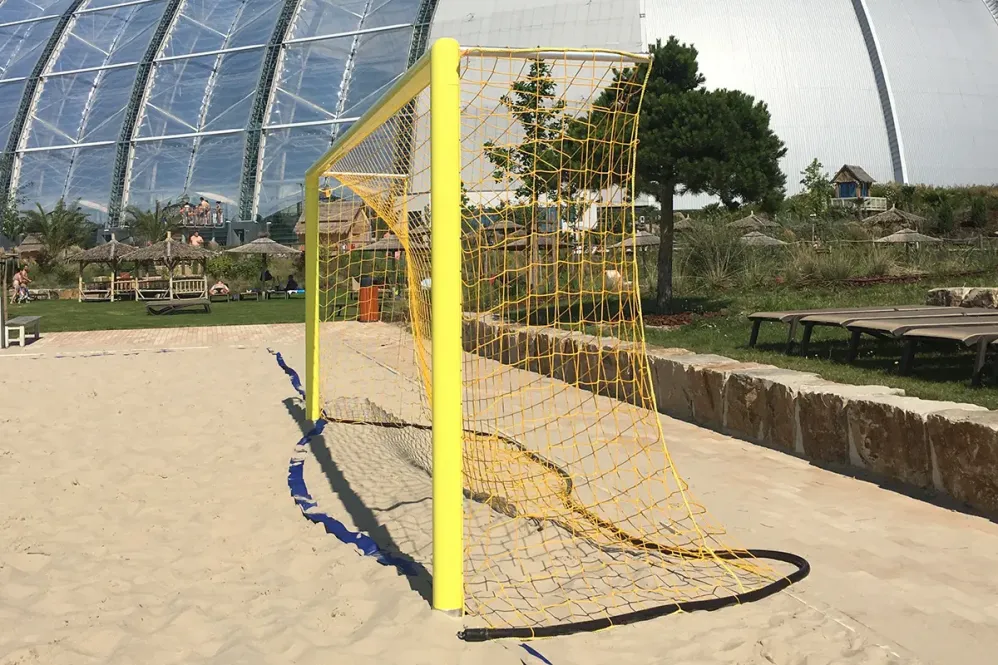 Beachsoccer-Tore aus Aluminium, gelb, im Sand, Seitenasicht Beachsoccer-Tore aus Aluminium, gelb, im Sand, Seitenasicht