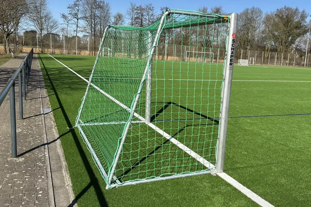 s Kleinfeld-Fußballtor, 6-teilig zerlegbar, Detail Teile verschrauben