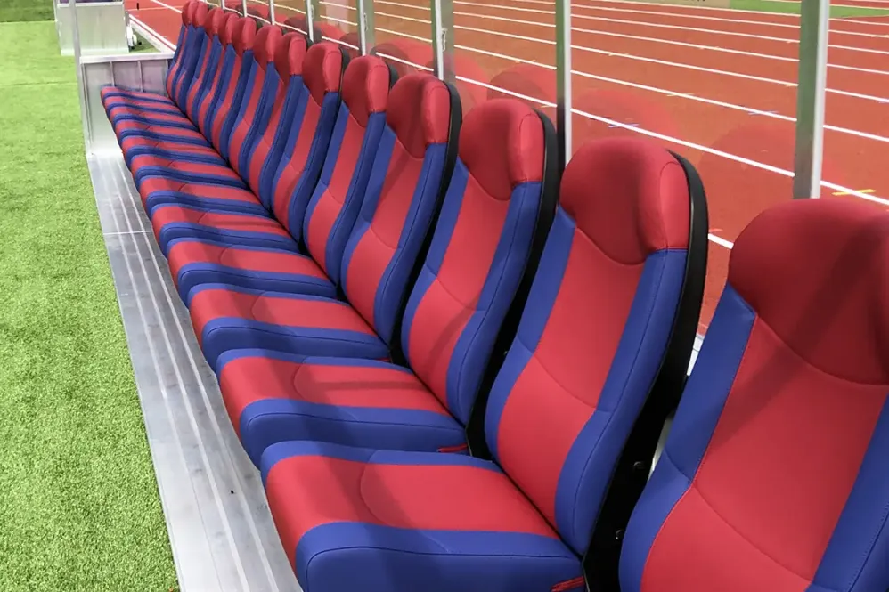 Sportsitze für Spielerkabinen