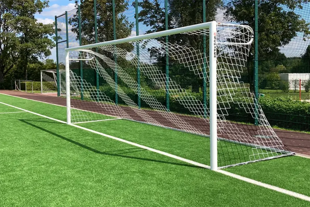 Eckverschweißtes Fußballtor, Typ 2, in Hülsen stehend Eckverschweißtes Fußballtor, Typ 2, in Hülsen stehend