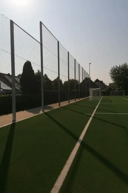 Schäper Ballfangzaun aus Stahl, Komplettset Schäper Ballfangzaun aus Stahl, Komplettset