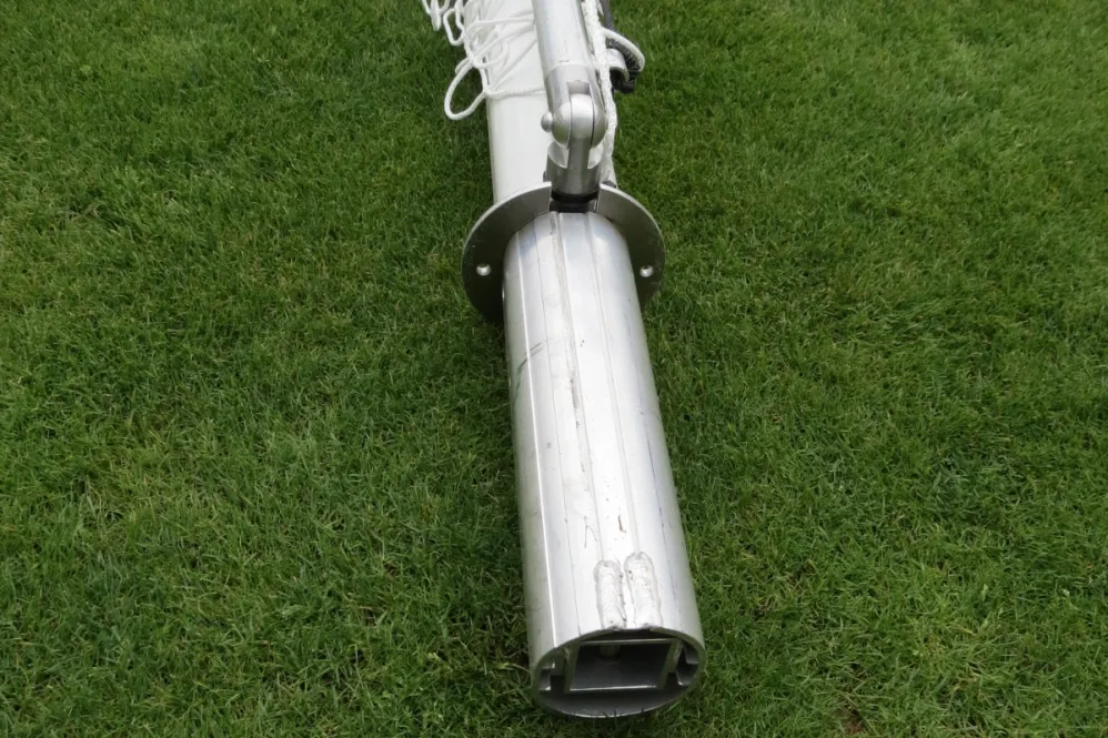 Adapter zur Neigungseinstellung von Fußballtoren Typ 1 oder Typ 2 in Hülsen