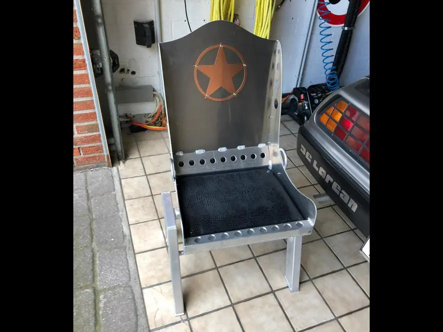 Designerstuhl aus Aluminium mit Rückenlehne