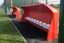 Spielerkabine / Betreuerkabine 
