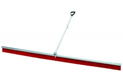 Tennisplatzbesen mit Kunststoffborsten in Alu-Rahmen
