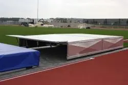 Sicherheitsabdeckung für Stabhochsprunganlagen