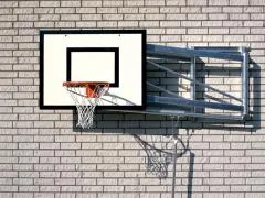 Basketballgestelle für Wand- und Zaunmontage, einschwenkbar