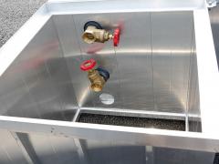 Versorgungsschacht für Wassergraben