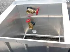 Versorgungsschacht für Wassergraben